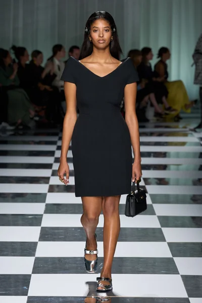 Look 17